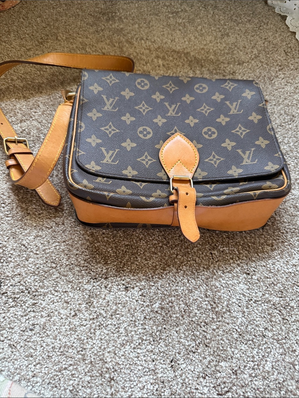 Louis Vuitton Monogram Canvas Messenger Bag with Tan Trim - Picture 2 of 6